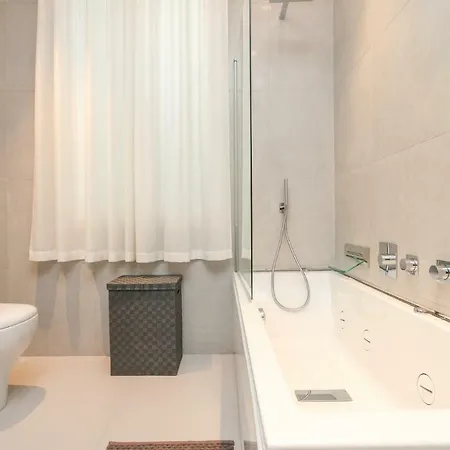 Seafront Modern Apartment *